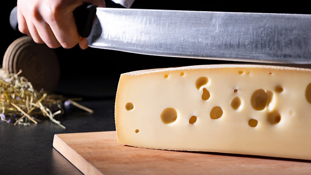 CHEES PRODUCER - PHOTO + VIDEO PRODUKTION / Client: Sennerei Drei Zinnen