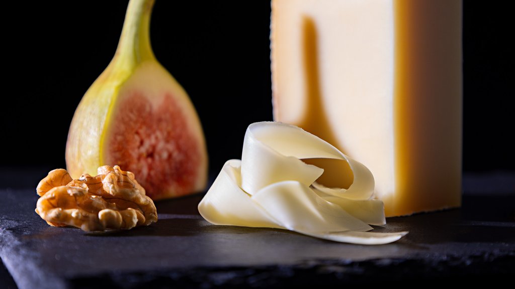 CHEES PRODUCER - PHOTO + VIDEO PRODUKTION / Client: Sennerei Drei Zinnen