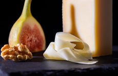 CHEES PRODUCER - PHOTO + VIDEO PRODUKTION / Client: Sennerei Drei Zinnen